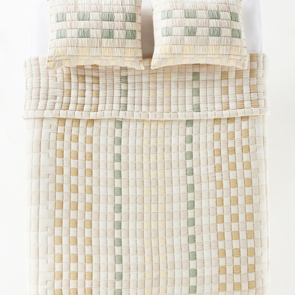 Anthropologie Sonya Matelassé King Quilt - Picture 2 of 2